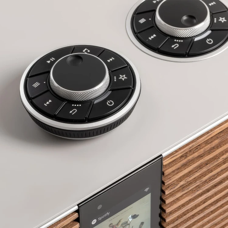 R810-02.jpg